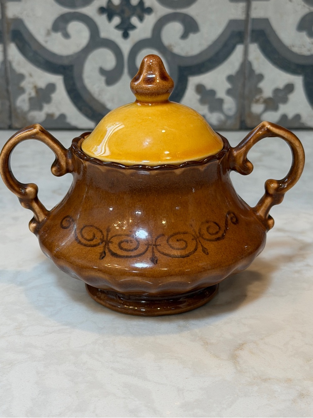 Vintage Metlox Pottery - Vernon Ware - SAN FERNANDO - SUGAR BOWL WITH LID- EUC